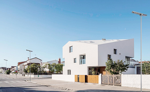 Eclairage moderne avec lampadaire solaire Tout-En-Un