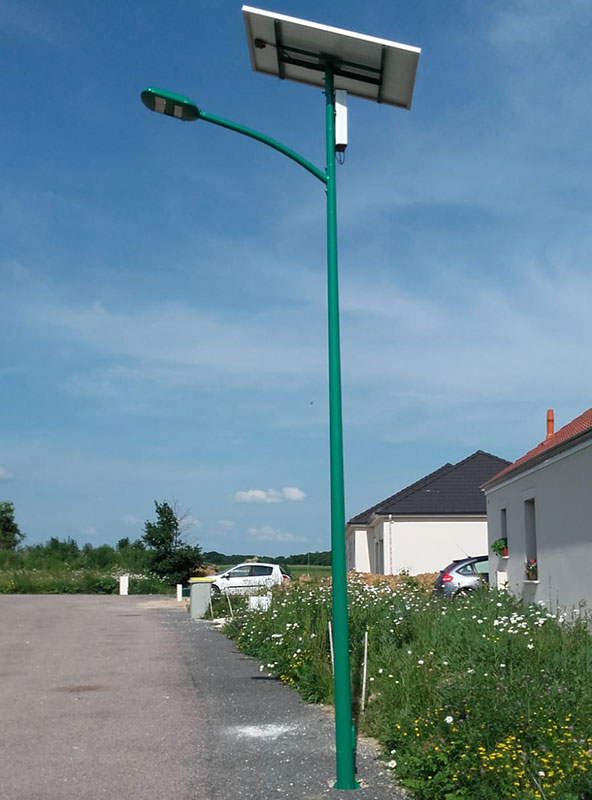 Enfin, des lampadaires solaires de qualité installés en France1